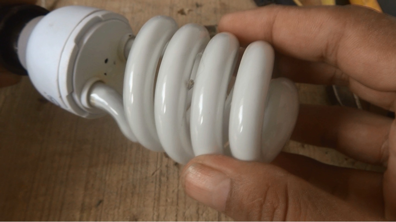 Open the cover of the lamp ballast circuit using a small screw driver.