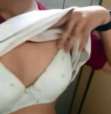 Cewek SMA Horny Pemanasan Sebelum Olahraga