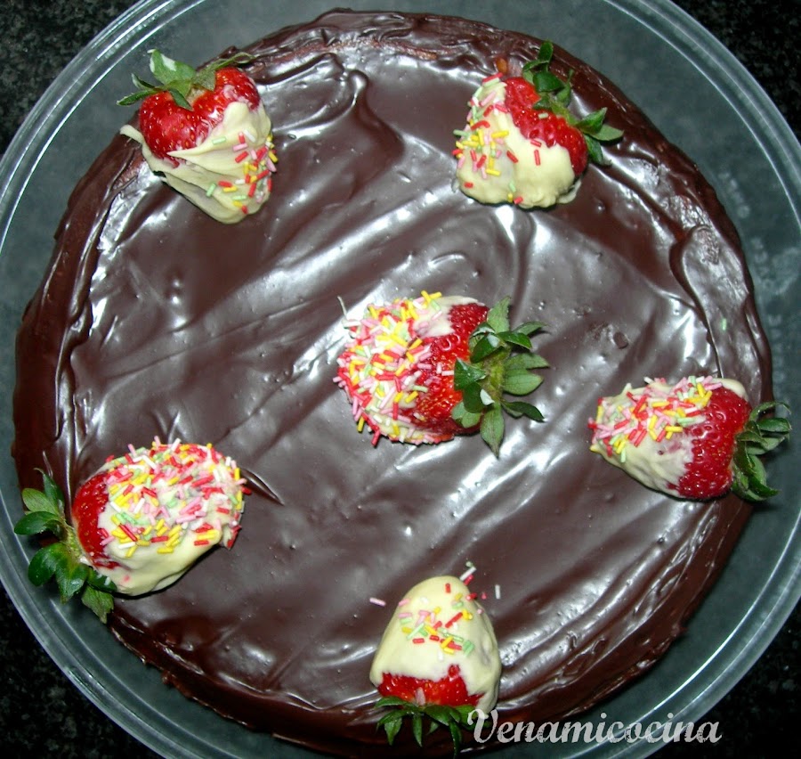 STRAWBERRY CHOCOLATE CHEESECAKE