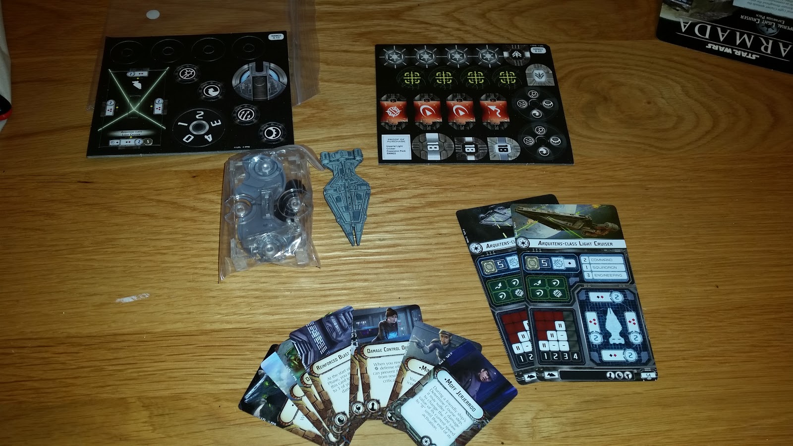 Star Wars Armada Arquitens class light unboxing and review