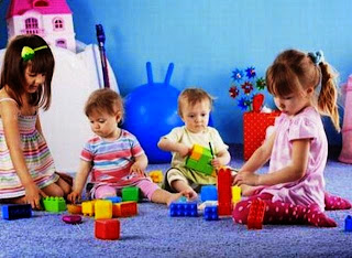 Foto bayi-bayi lucu bermain bersama Foto bayi-bayi lucu bermain bersama