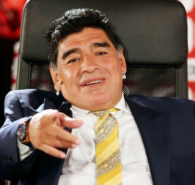 Diego Maradona Foto de Diego Maradona sentado