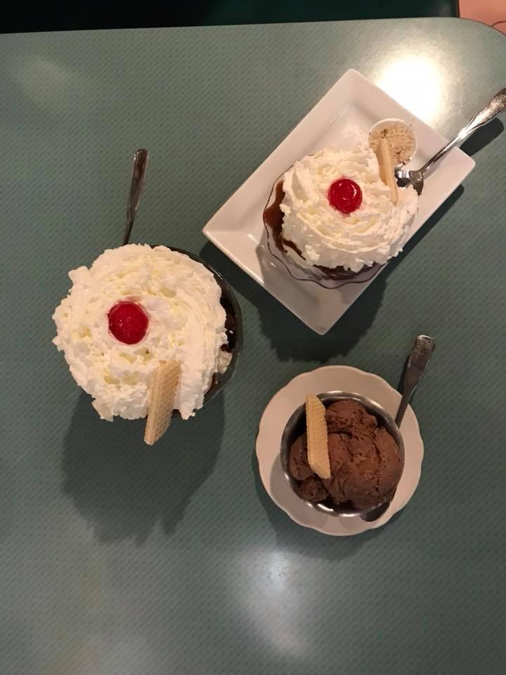 Lindy's Chili and Gertie's Ice Cream in Bridgeview