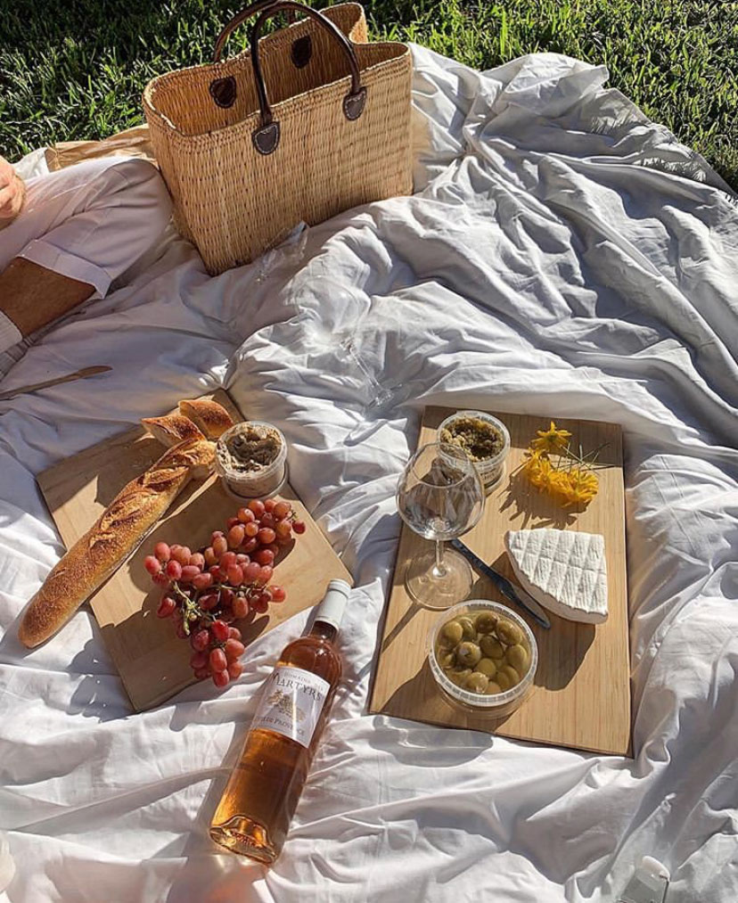 Summertime Inspiration: The Most Beautiful Picnics