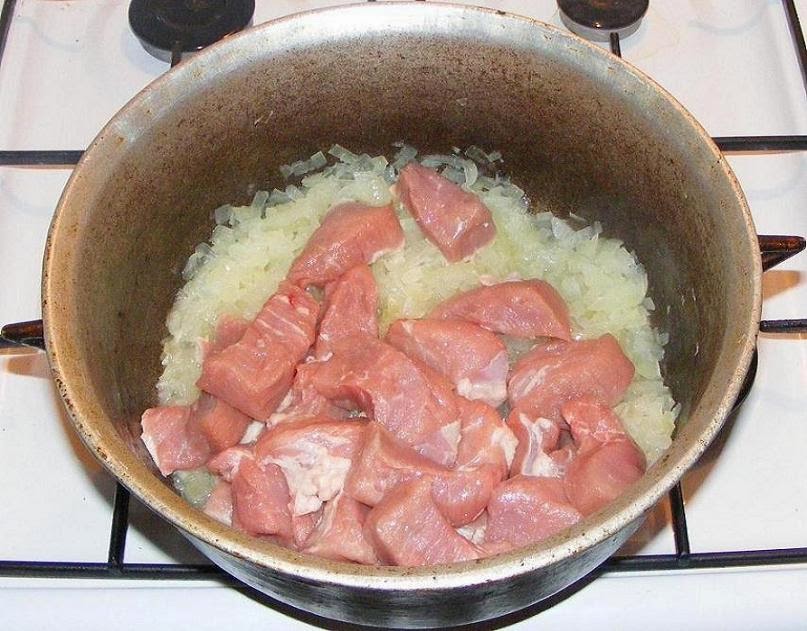 preparare gulas de porc unguresc cu galuste, retete culinare, retete de mancare, gulas reteta, cum se prepara gulas de porc, cum facem gulas de porc, cum se face gulas de porc, cum preparam gulas de porc unguresc, retete cu porc, preparate din porc, preparare gulas cu galusti unguresc, preparare gulas la ceaun, 