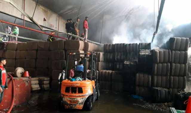 Four hours after the fire of Sirajganj National Jute Mill ৪ ঘন্টা পর সিরাজগঞ্জে জাতীয় জুটমিলের আগুন নিয়ন্ত্রণে: তদন্ত কমিটি গঠন