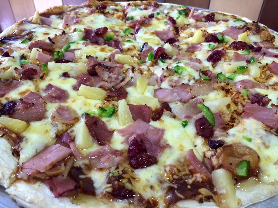 Angel�s Pizza Monumento Now Open! A MustTry is their Holiday Treats