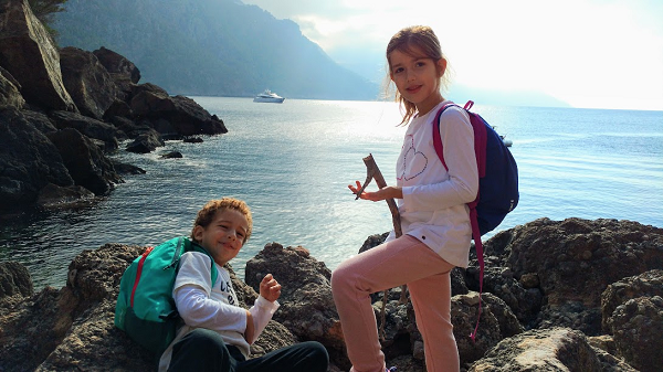 cala sa foradada con niños
