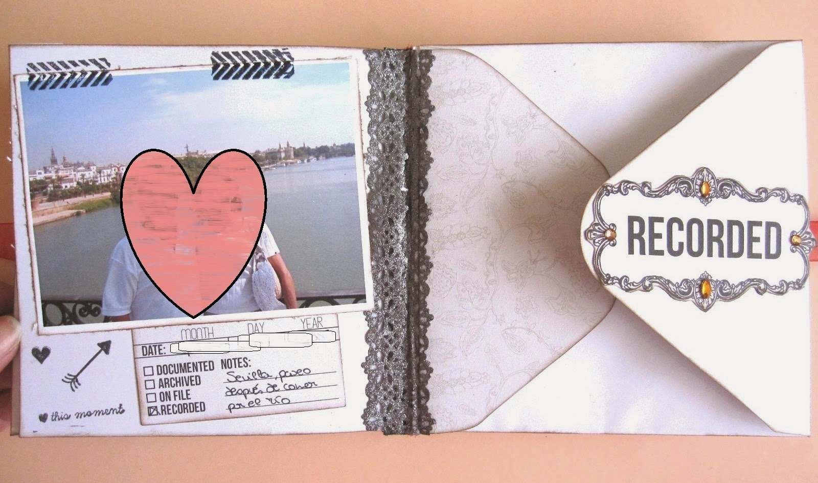 foto 7 decoración interior LOVE mini-album, a la izquierda parte trasera de la tarjeta CORAZÓN