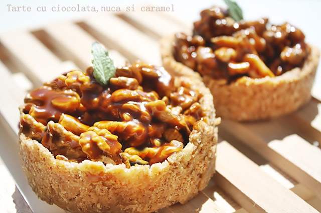 Tarte cu ciocolata,nuca si caramel