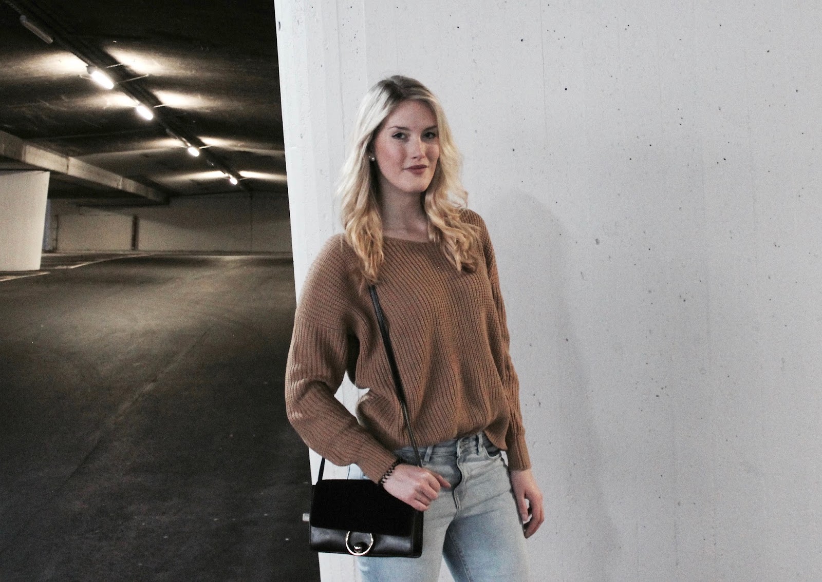 Fishnet tights Netzstrumpfhose richtig kombinieren Outfit Flared Jeans http://www.theblondelion.com/2017/02/look-fishnet-tights-x-flared-jeans.html Fishnet tights Netzstrumpfhose richtig kombinieren Outfit Flared Jeans http://www.theblondelion.com/2017/02/look-fishnet-tights-x-flared-jeans.html