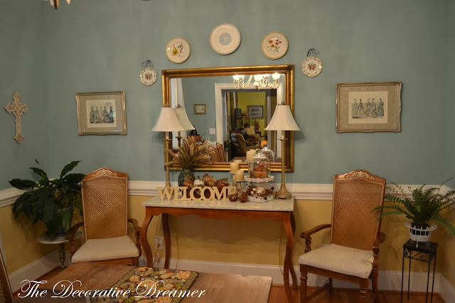 The Decorative Dreamer: Fall Decor in the Dining Room