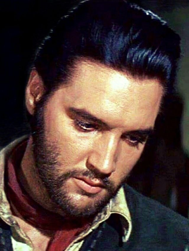 Rare Fotografie A Colori Di Un Barbuto Elvis Presley Durante Le Riprese 