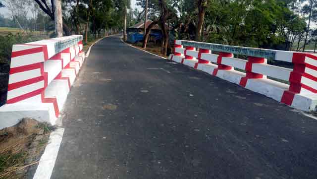 Locals are happy to reform Tarash-Sulga regional road তাড়াশ-সলঙ্গা আঞ্চলিক সড়ক সংস্কার করায় এলাকাবাসী আনন্দিত