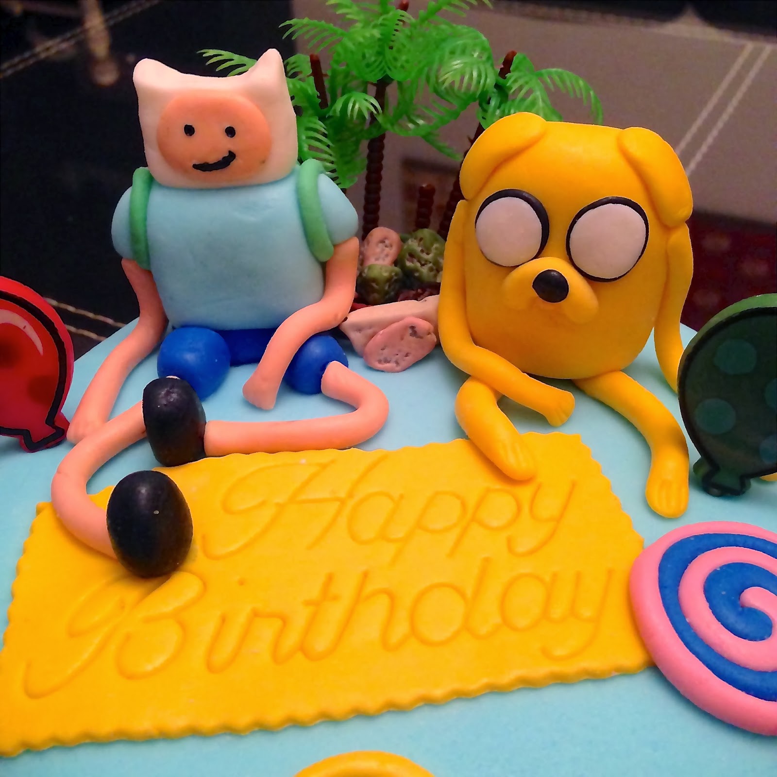 signature cupcakes: Cartoon Character Birthday Cake