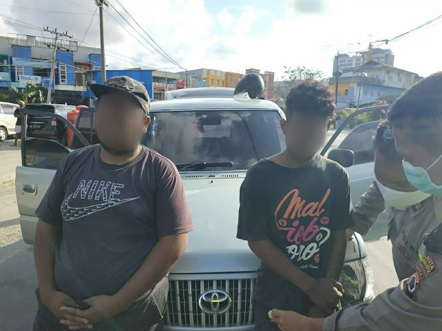 Polsek Japsel Aman Dua Remaja dan Satu Paket Ganja di Lokasi Sekat Batas Hamadi Polsek Japsel Aman Dua Remaja dan Satu Paket Ganja di Lokasi Sekat Batas Hamadi