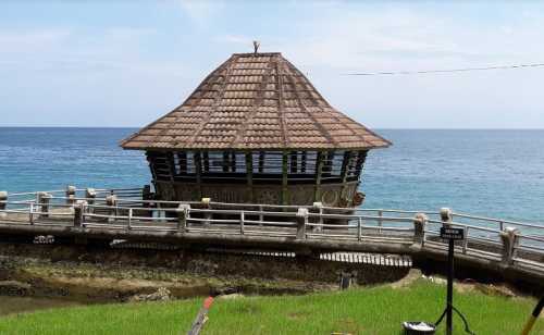  Nias merupakan kepulauan yang terletak di sebelah barat pulau Sumatera (Teratas) 29 Tempat Wisata di Pulau Nias + Review