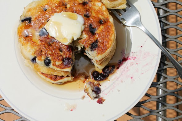 Light and Fluffy Blueberry Lemon Pancakes | WhatchaMakinNow.com