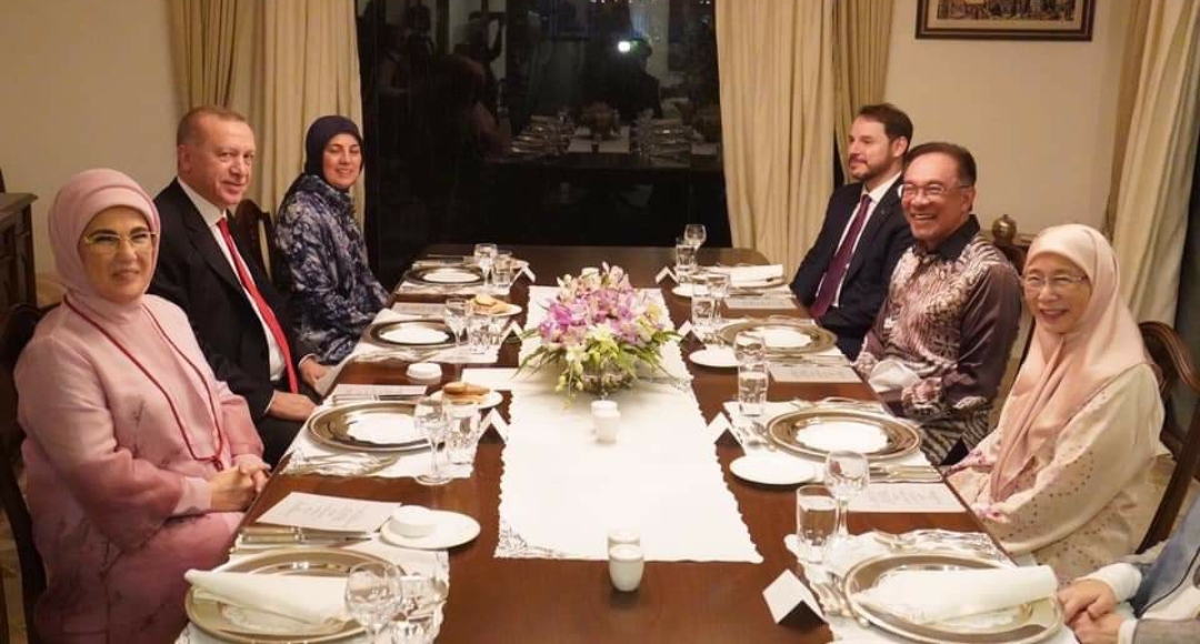 Anwar dan Erdogan makan malam