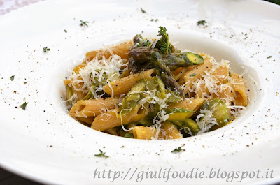 pasta intrgrale, asparagi, uovo, pecorino