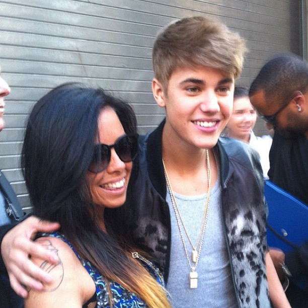 Justin Bieber: Justin Bieber With FANS at New York City <em>PHOTOS</em>