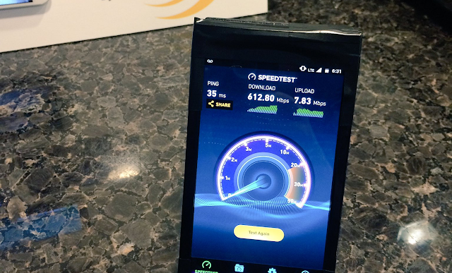 Moto and Sprint show new device running 1Gbps speeds Moto and Sprint show new device running 1Gbps speeds