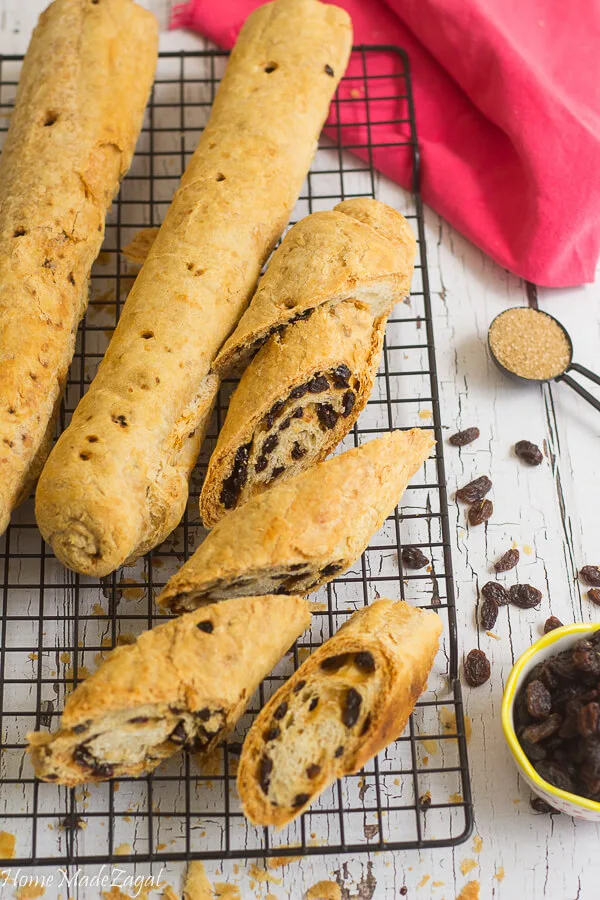 Currants roll sliced up