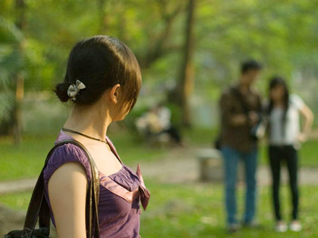 ban than nho tam nguoi yeu cho giup di lien hoan nhung ca hai buoc ra tu nha nghi Bạn thân "nhờ tạm" người yêu chở giúp đi liên hoan nhưng cả hai bước ra từ nhà nghỉ