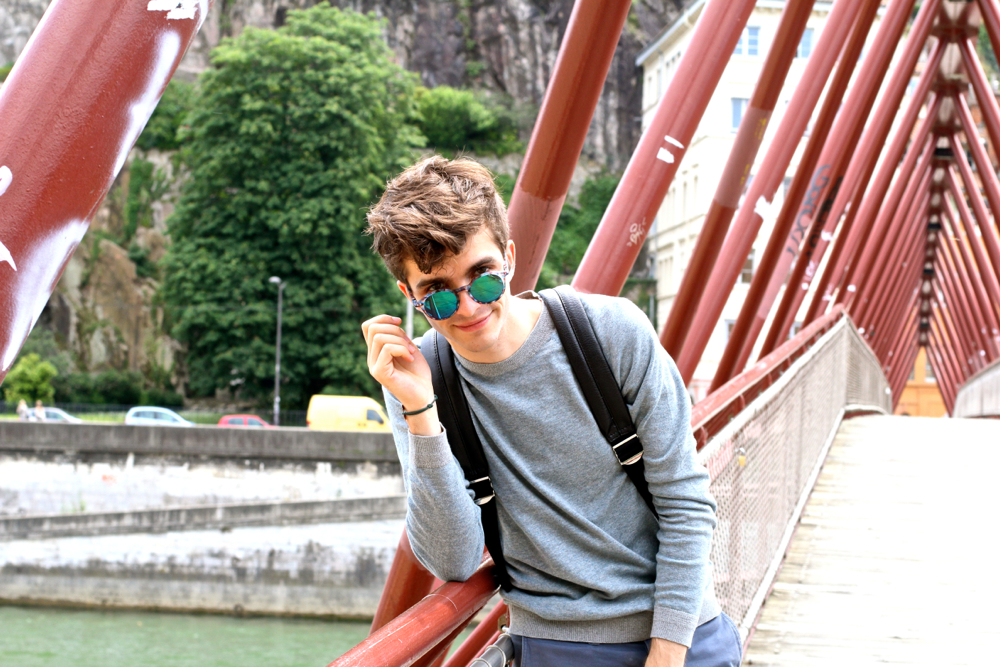 BLOG-HOMME-MODE_Preppy_Matt-and-Nat_Cork_Backpack_bag_Seeconcept-IKKS_Lyon_chino-lacoste