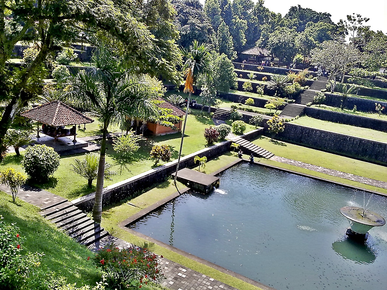 Taman Narmada Tempat Wisata Peninggalan Kerajaan Bali di