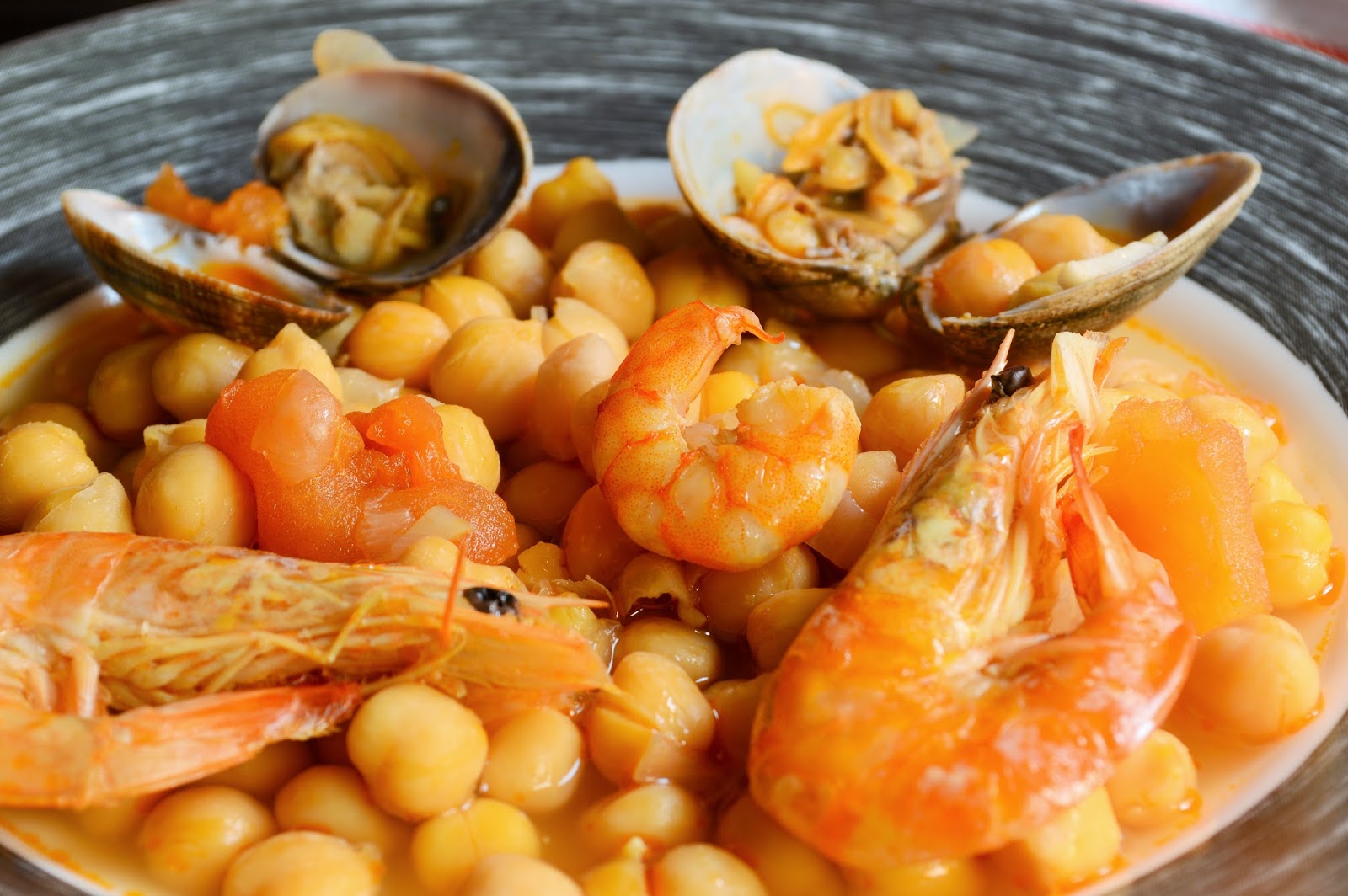 Las recetas de Noe: Garbanzos con langostinos y almejas