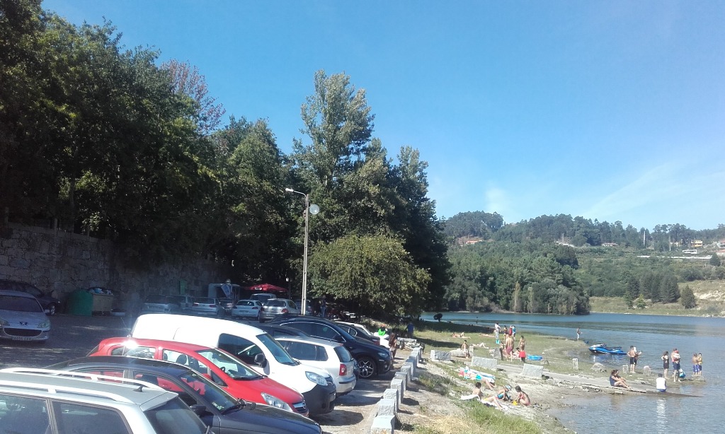 Parque de estacionamento e acesso á agua