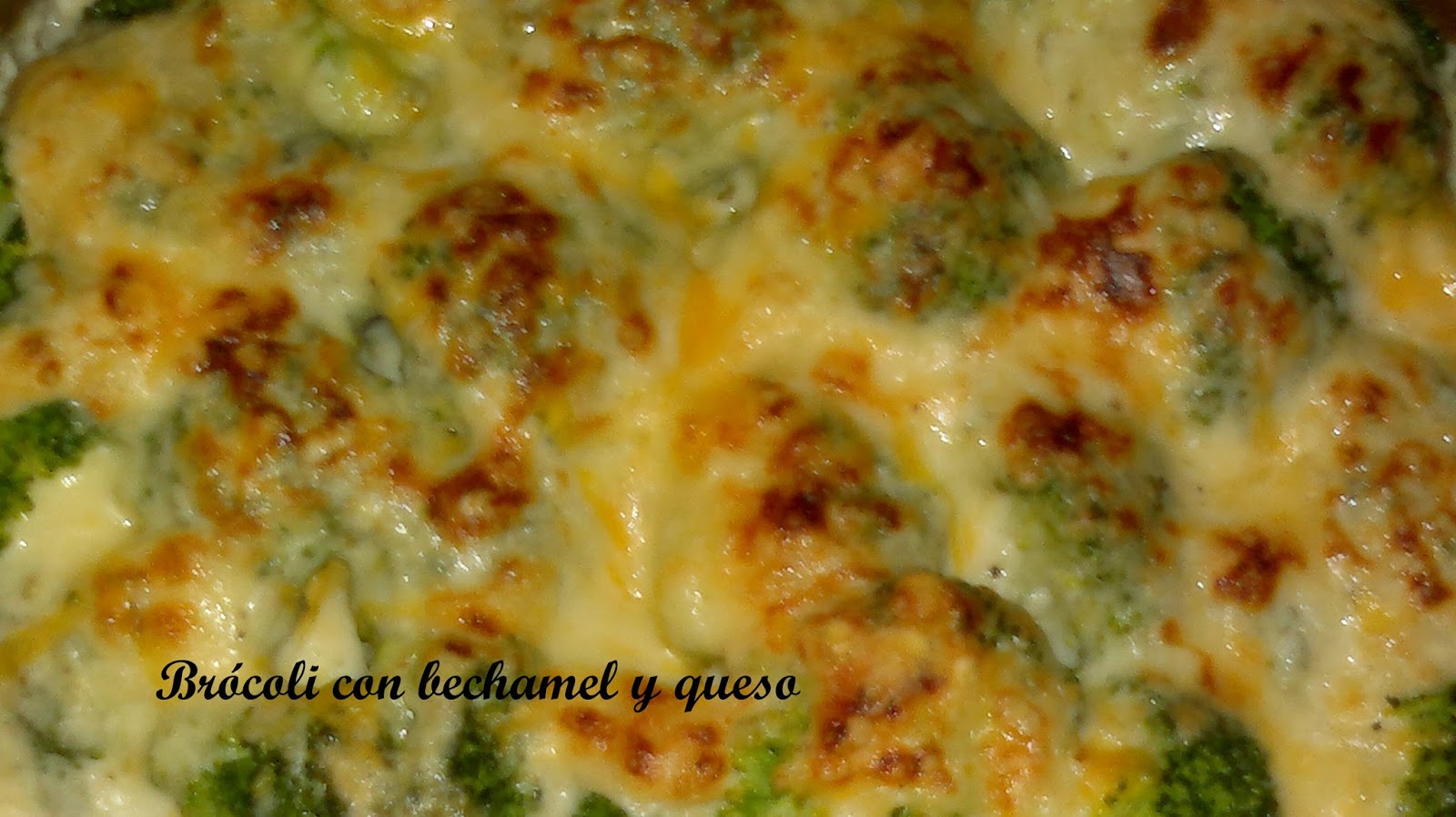 Brócoli en salsa bechamel y queso