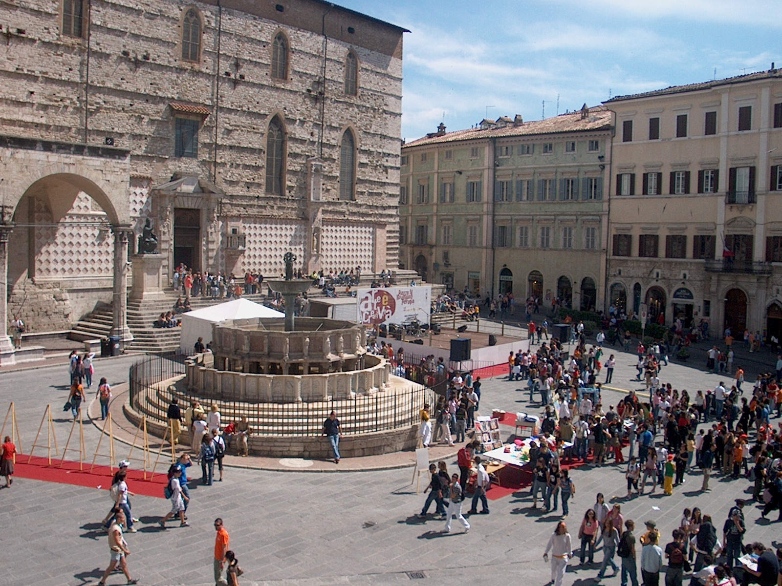 http://4.bp.blogspot.com/-7u-KPNsWrqk/UC_gN3aCf8I/AAAAAAAAAAc/yOneQmigj40/s1600/Perugia.jpg