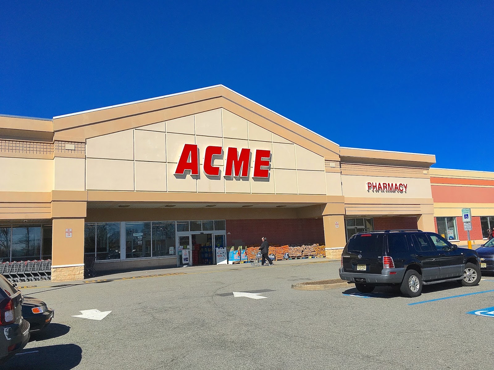 TOUR Acme Saddle Brook, NJ