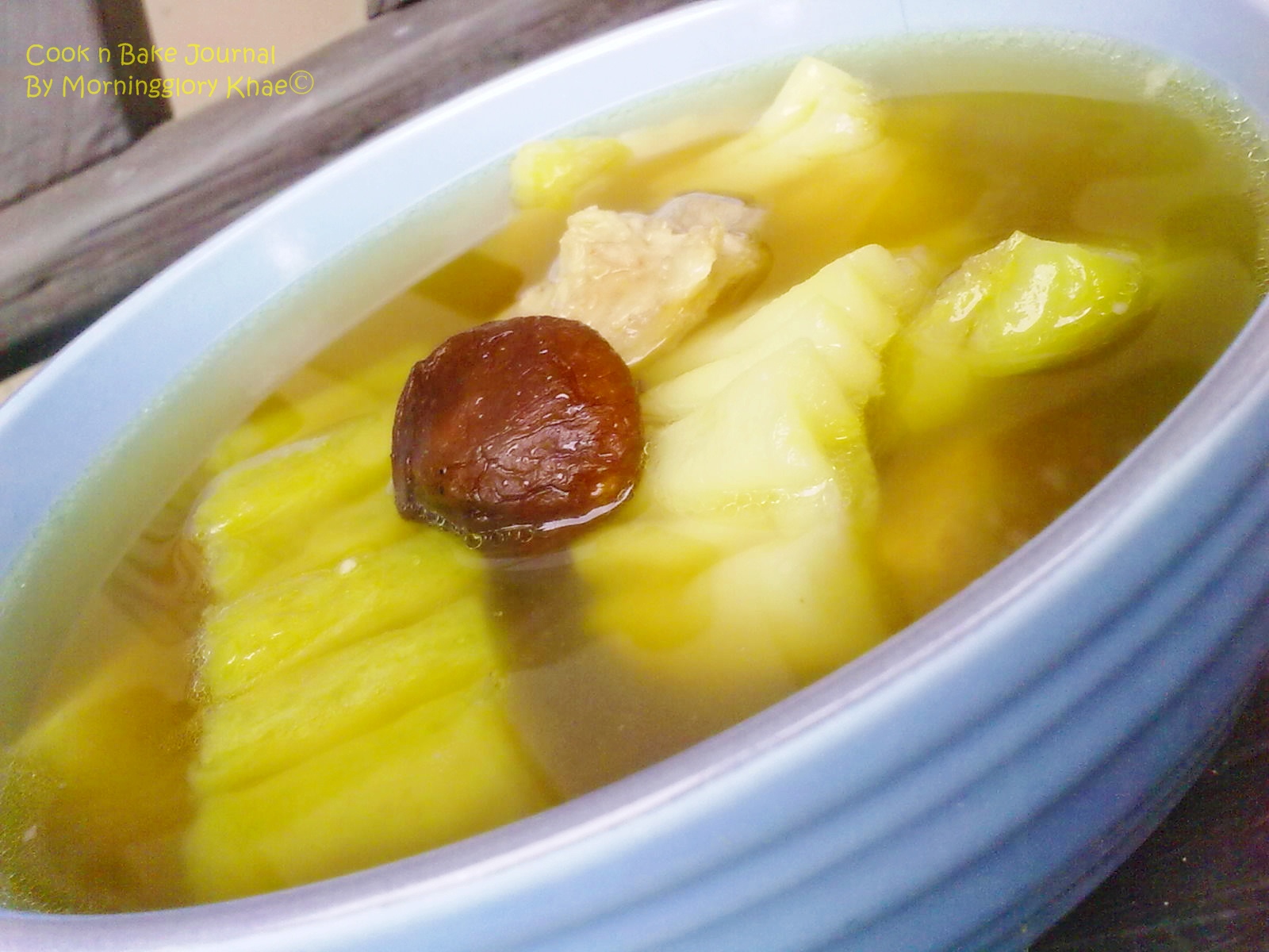 มะระตุ๋นเห็ดหอมกระดูกหมู bitter cucumber and spare rib clear soup