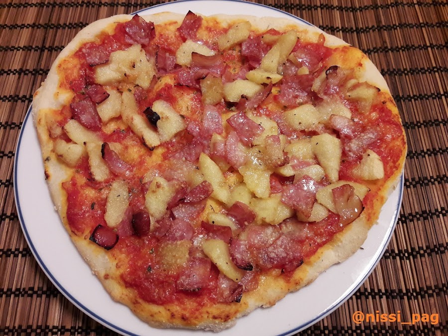 Pizza de manzana y bacón