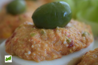 Huevos Rellenos de Surimi, Atún, Piquillos y Aceitunas