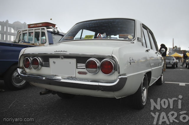 Mazda R100 stary japoński samochód oldschool klasyk sedan