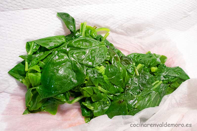 Escurriendo la albahaca