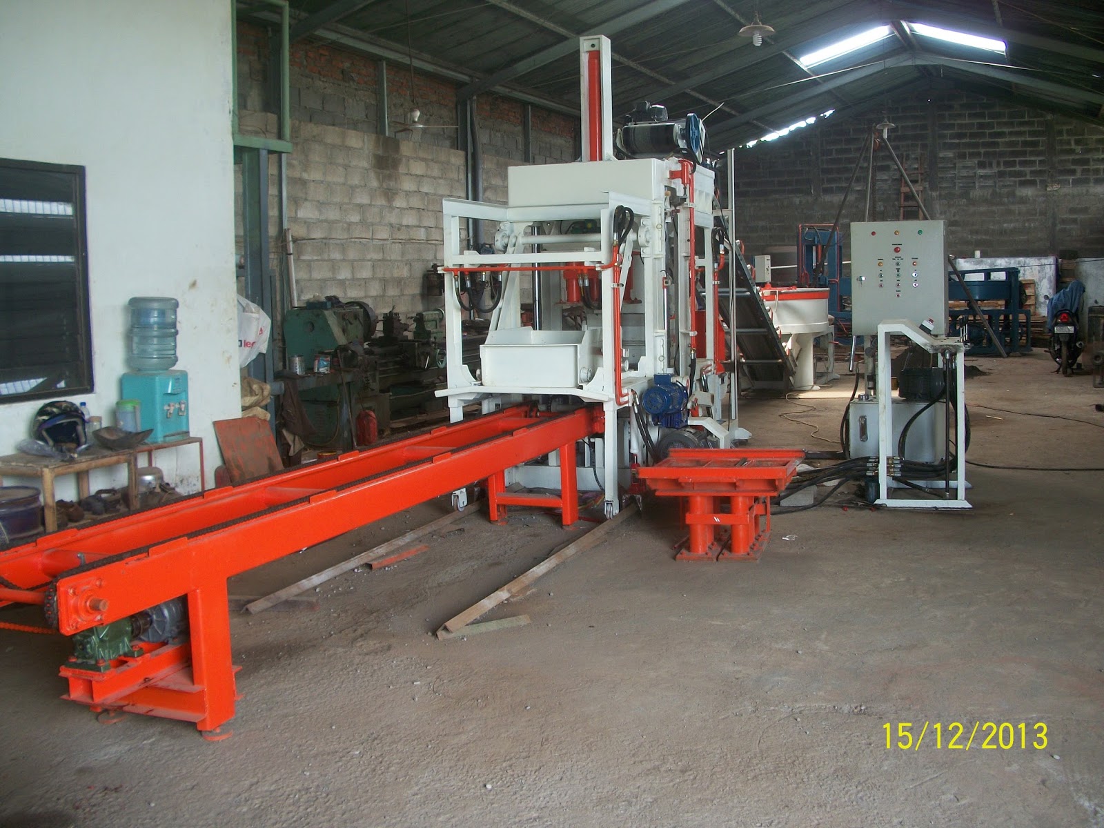 Mesin Press Batako Dan Paving Block Sistem Hidrolik