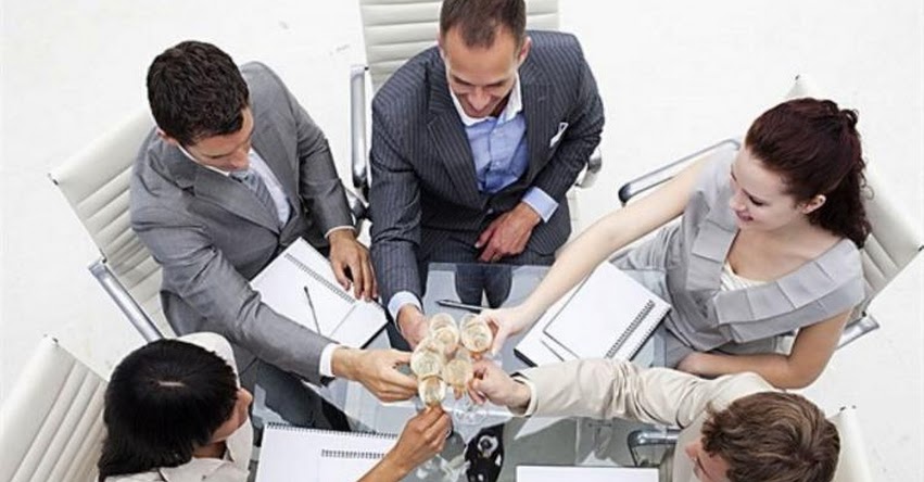 Brindar con alcohol en el centro de trabajo justifica despido, según sentencia de la Corte Suprema Brindar con alcohol en el centro de trabajo justifica despido, según sentencia de la Corte Suprema