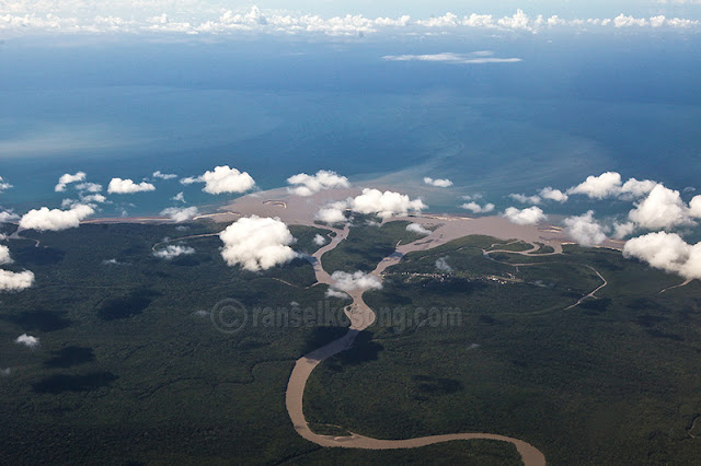 Aerial Jakarta, Aerial Makassar, Aerial Timika, Aerial Mimika, Aerial Jayapura, Aerial Nabire, Foto Udara Jakarta, Foto Udara Makassar, Foto Udara Timika, Foto Udara Mimika, Foto Udara Cartenzs Pyramid, Foto Udara Papua, Foto Udara Timika, Foto Udara Teluk Cenderawasih, Cenderawasih Bay, Taman Nasional Teluk Cenderawasih, Nabire, Sungai, Laut, stock photo; culture stock photo; indonesia stock photo; indonesia photo; foto wisata; daerah wisata indonesia; tourism indonesia; amazing place indonesia; place to visit in indonesia; travel photographer; assignment for photographer; culture photo of indonesia