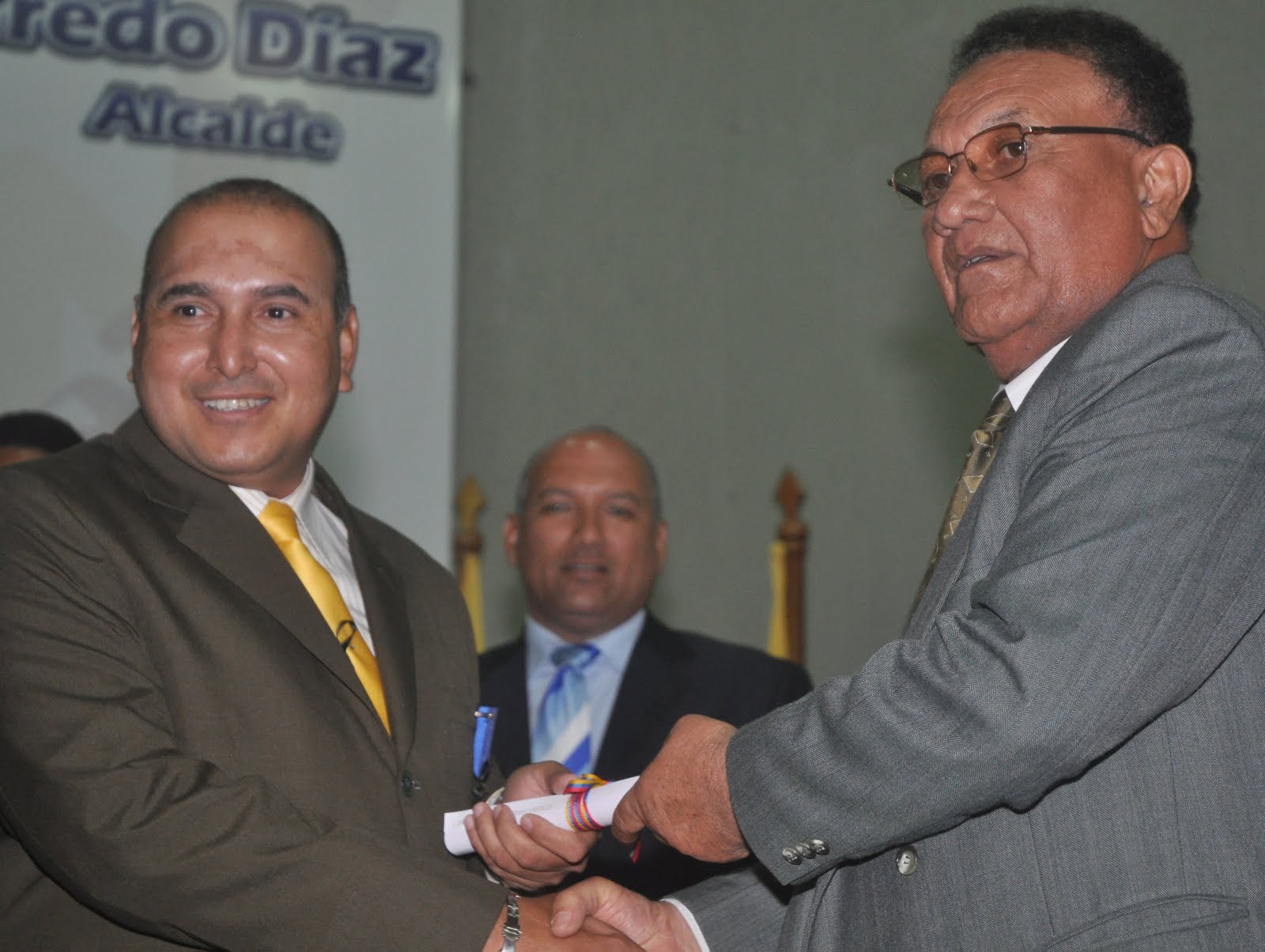 La Voz de Mariño Alcalde Alfredo Díaz recibe reconocimiento