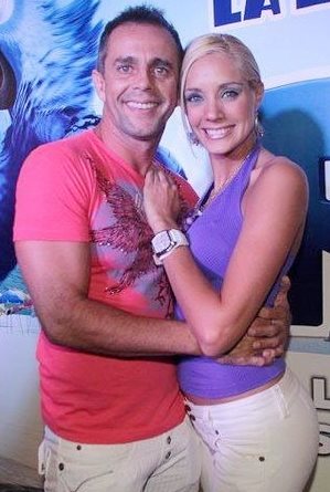 Brenda Carvalho y Julinho Foto de Julinho abrazando a Brenda Carvalho