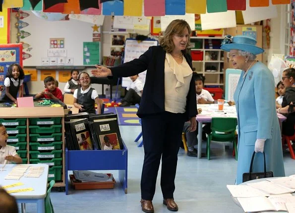 Queen Elizabeth and Prince Philip  visited Mayflower Primary School in Tower Hamlets, London. Style of Queen Eizabeth