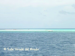 Maldive Mare azzurro e spiagge bianchissime