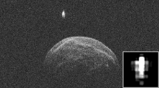 La NASA capturó un masivo OVNI órbitando alrededor de un asteroide
