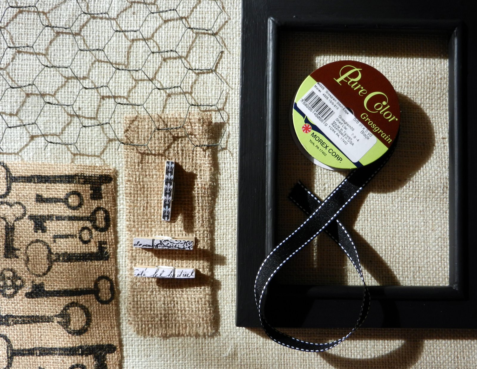 A Lapin Life French Chicken Wire Burlap Frame Craft Tutorial