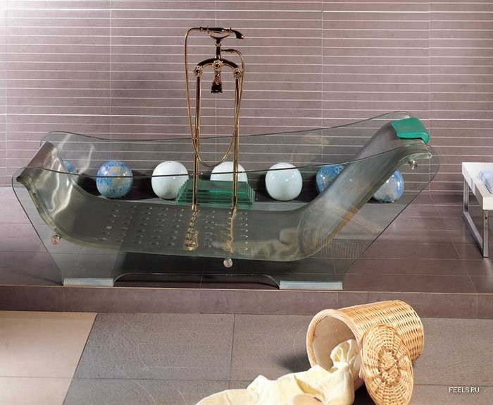Стеклянная ванна екатеринбург. Стеклянная ванна. Прозрачная ванна. Ванна с прозрачной стенкой. Стеклянная ванна прозрачная.